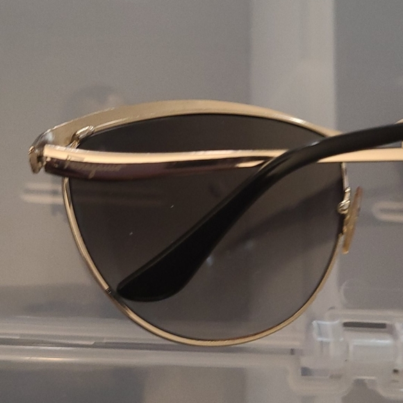 Sunglasses - Picture 5 of 8